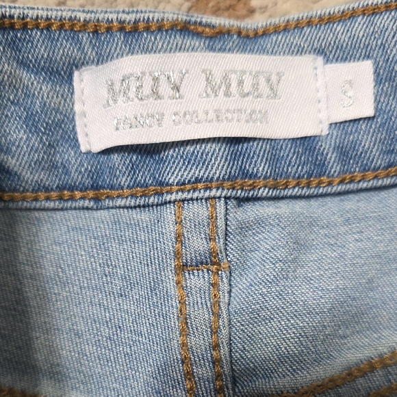 Playful Embroidered Women's Flare Jeans - Picture 3 of 8